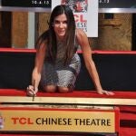 Sandra Bullock posa en el Paseo de la Fama de Hollywood