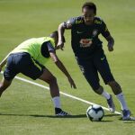 Neymar, en un entrenamiento con Brasil