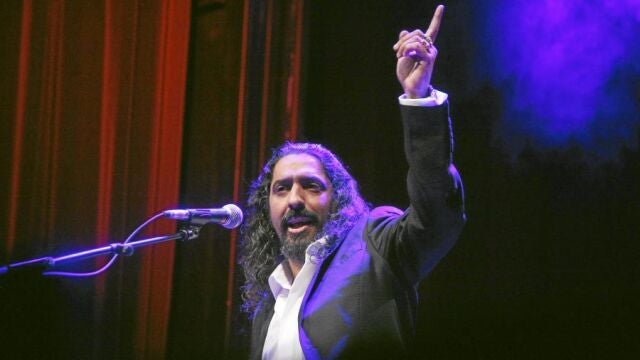 El cantaor no escatimó recital anoche en el Circo Price
