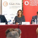 La consejera de Familia e Igualdad de Oportunidades, Milagros Marcos, abre la jornada, en Valladolid, en compañía de Santiago Moreno y Albert Vergés