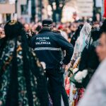 Un agente de la Policía Local durante la Ofrenda
