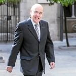 En la imagen, el conseller de Salud, Boi Ruiz, en el Pati dels Tarongers de la Generalitat