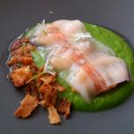 Las «clóchinas en curri verde, cremoso de guisantes y tocino ibérico» forman parte de la excepcional materia prima de cercanía