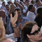 Un grupo de sindicalistas increpan a Alaya