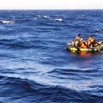 En las últimas 24 horas han sido rescatadas del mar 64 personas en aguas de Tarifa (Cádiz)