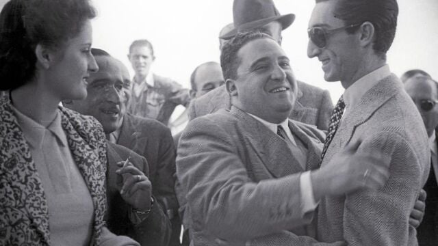 En la imagen, Agustín de Foxá con Manolete