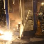 Los manifestantes incendiaron garitas policiales