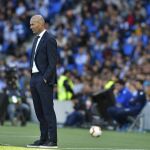 Zidane viendo el partido de Anoeta