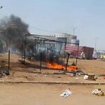 El campamento de la oposición fue desalojado a tiros por los soldados/Efe
