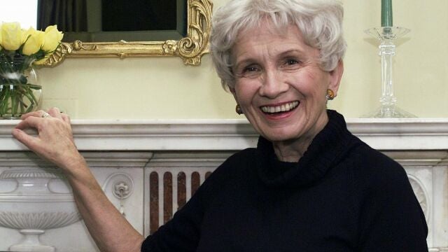 A pesar de figurar en todas las quinielas, Munro jamás creyó que ganaría el Nobel