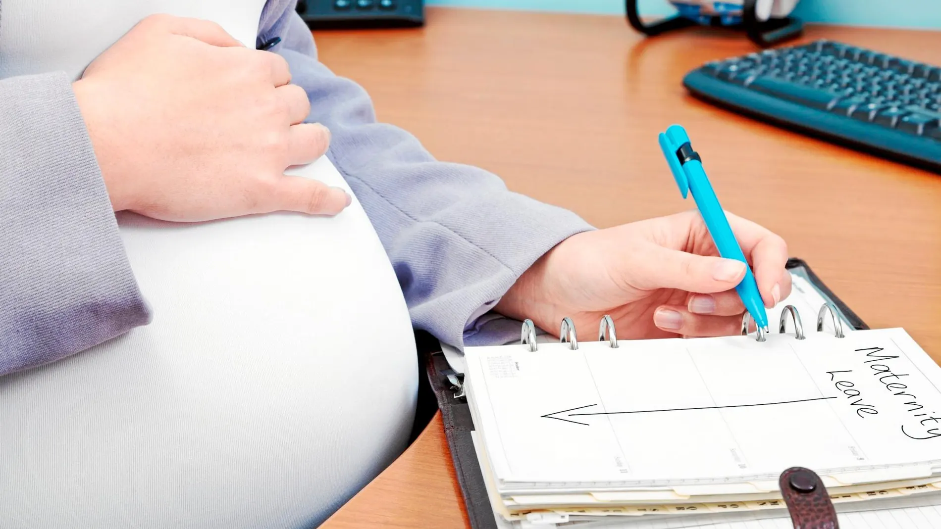 La maternidad sería responsable de una brecha de género que podría alcanzar hasta el 23% del sueldo de las mujeres, según el Banco de España / Foto: Dreamstime
