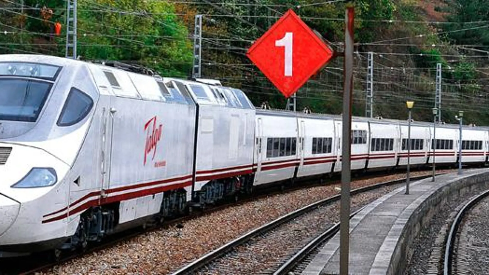 Imagen del tren Talgo 250 híbrido que hace el recorrido Madrid-Galicia