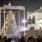 La Virgen del Rocío, al poco de salir de su ermita