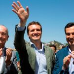 De izq. a dcha. De la Torre, Casado y Moreno, en Málaga/ Foto: EFE