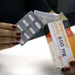 Tanto el paracetamol como el ibuprofeno son medicamentos analgésicos, es decir, ambos actúan sobre el sistema nervioso para reducir el dolor y las molestias | Fotografía de archivo
