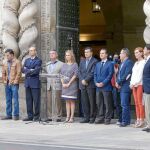 La alcaldesa de Alicante, que ha delegado el sillón consistorial durante unas semanas para cuidar su embarazo, rompió ayer su reposo absoluto para asistir al minuto de silencio ante el Ayuntamiento