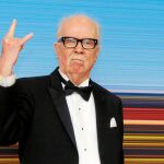 John Carpenter, que recibió ayer el homenaje del Festival de Cannes, vestía de negro de pies a cabeza y llevaba en pelo recogido en su tradicional coleta gris