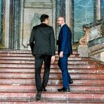 Pedro Sánchez, junto al primer ministro belga, Charles Michel, anfitrión de la cena en Bruselas