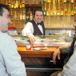 El sector servicios vuelve a concentrar gran parte de la bajada del paro