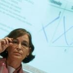 La presidenta del conocido como "banco malo", Belén Romana (i), durante su primera comparecencia en rueda de prensa, hoy en Madrid, para hablar sobre la puesta en marcha de esta sociedad, denominada Sareb