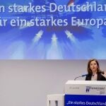 La vicepresidenta del Gobierno español, Soraya Sáenz de Santamaría, pronuncia un discurso durante el Día de Negocios 2013 organizado por el Consejo Económico de la CDU