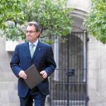 Artur Mas ironiza en un acto de la Cámara de Comercio de Barcelona que le dejen intervenir con un discurso