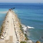 Actividad polémica. Maquinaria pesada trabaja en los rellenos de Gibraltar