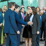Isabel Díaz Ayuso, ayer con los compañeros del Grupo Popular en la Asamblea de Madrid