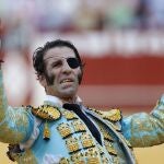 Padilla cortó dos orejas del cuarto y abrió la Puerta Grande