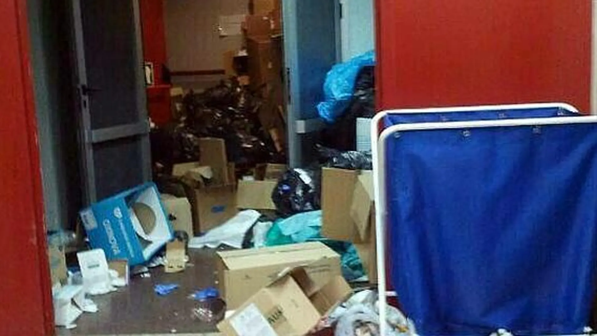 Imagen de la suciedad en el hospital Virgen de la Arrixaca