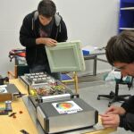 Estudiantes del proyecto Tormes participando en uno de los experimentos