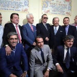 Ángel Teruel, en el centro de la imagen con gafas de sol, durante el acto de homenaje celebrado en Las Ventas / @ntrtoros
