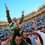 El diestro Antonio Ferrera tras cortar dos orejas en la corrida de la Feria de San Isidro celebrada esta tarde en la monumental de Las Ventas/Efe/Fernando Alvarado