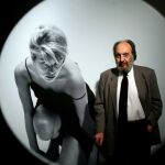 El maestro Leopoldo Pomés, ayer, en el restaurante Flash Flash de Barcelona, una de sus más emblemáticas creaciones Foto: Miquel González/Shooting