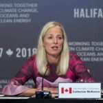 La ministra canadiense de Medio Ambiente, Catherine McKenna, durante la reunión del G7 / AP