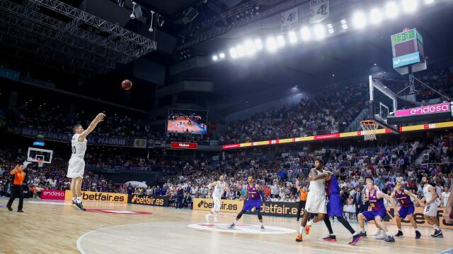 Carroll anota un triple que le da la victoria al Real Madrid
