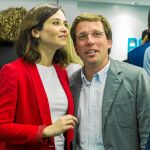 Díaz Ayuso y Martínez Almeida podrían gobernar la Comunidad y el Ayuntamiento si pactan con Ciudadanos y Vox. Foto: ALBERTO R. ROLDÁN