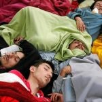 Un grupo de manifestantes duerme en el parque Gezi, en Estambul, donde los jóvenes siguen acampados