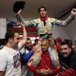 JIménez Fortes, triunfador de 2012, sale por la Puerta Grande del coso pamplonés