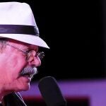 Silvio Rodríguez durante un concierto en conmemoración del centenario del Partido Comunista, en el Estadio Nacional de Chile