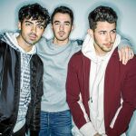 Los hermanos (de izda. a dcha.) Joe, Kevin y Nick Jonas vuelven juntos con álbum y gira. Foto: Peggy Sirota