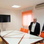 Franciscco Vázquez junto a Gonzalo Santonja y Fermín Herrero, entre otros