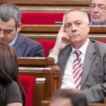Pere Navarro, pensativo en su escaño en el Parlament
