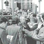 El Gobierno de Felipe González ordenó la reapertura de la verja el 15 de diciembre de 1982 y se puso fin a los trece años de aislamiento del Peñón