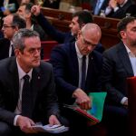 Joaquim Forn atiende el juicio junto a Raül Romeva y Oriol Junqueras
