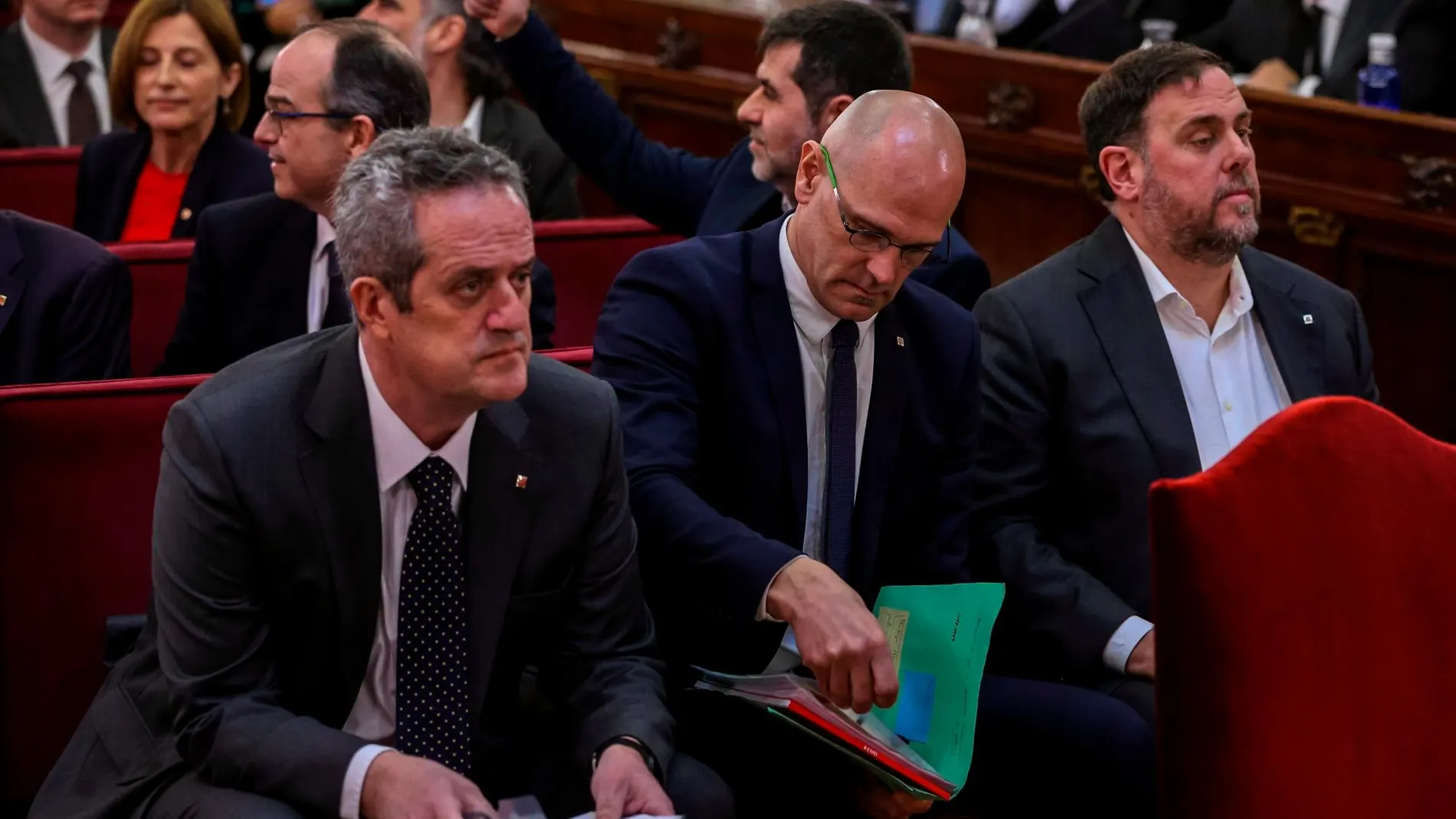 Joaquim Forn atiende el juicio junto a Raül Romeva y Oriol Junqueras