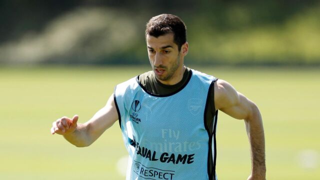 Mkhitaryan durante una sesión de entrenamiento con el Arsenal