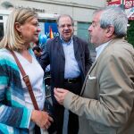 El presidente de la Junta, Juan Vicente Herrera, y la candidata del PP a la Alcaldía de Valladolid, Pilar del Olmo, dan un paseo por las calles del centro de la ciudad