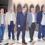 Los líderes de UGT, J. Mª. Álvarez y Cándido Méndez, y sus homólogos de CC OO, Ignacio Fdez. Toxo y J. Mª. Gallego, se reunieron con Mas hace un año