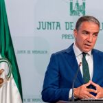 El consejero de Presidencia y portavoz de la Junta, Elías Bendodo, ayer, tras el Consejo de Gobierno / Foto: Efe